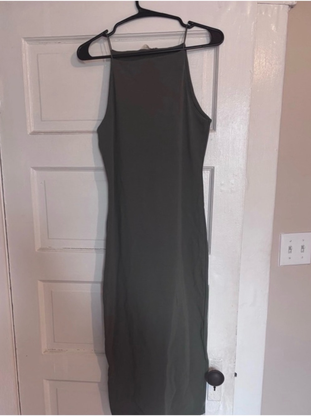 Sleek Olive Green Sleeveless Midi Dress P&co